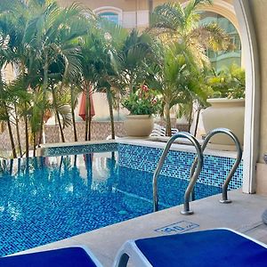 Deluxe Swim Up